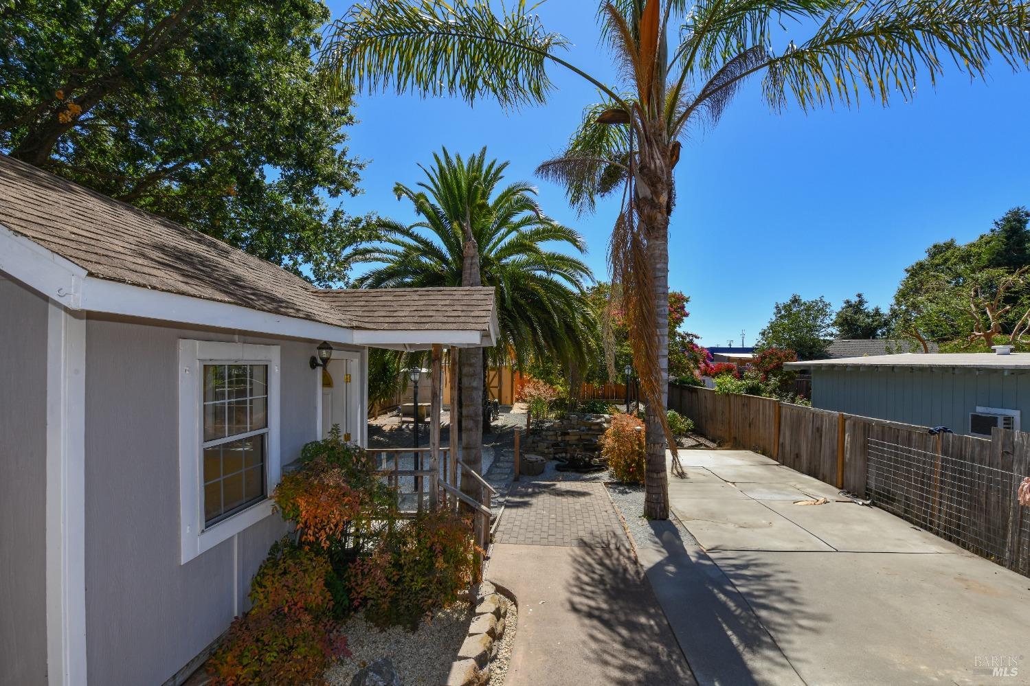 Detail Gallery Image 5 of 30 For 1215 Rutledge Ave, Santa Rosa,  CA 95404 - 4 Beds | 2 Baths