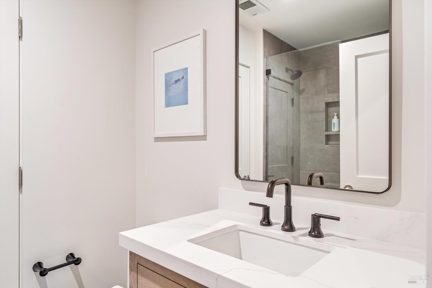 Detail Gallery Image 12 of 30 For 532 Grove St, Healdsburg,  CA 95448 - 2 Beds | 1/1 Baths