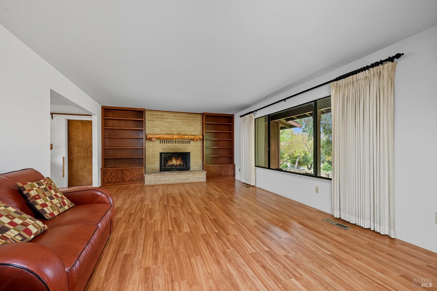 Detail Gallery Image 11 of 28 For 4295 E 3rd Ave, Napa,  CA 94558 - 3 Beds | 2 Baths