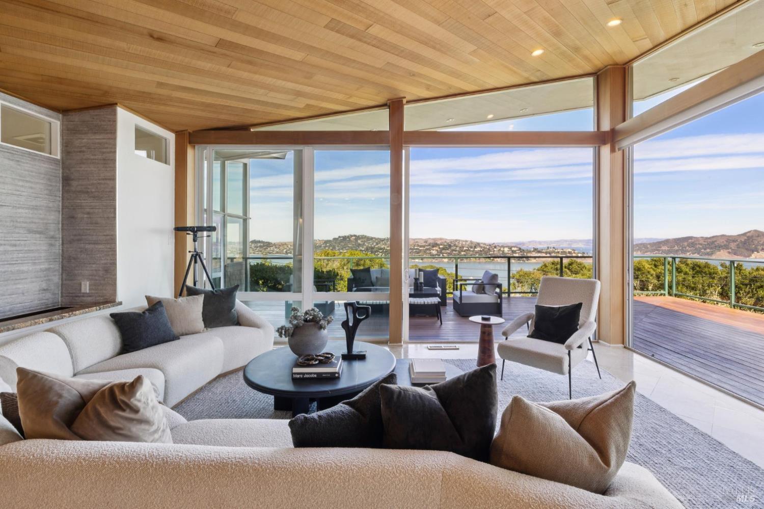 Detail Gallery Image 10 of 66 For 15 Prospect Ave, Sausalito,  CA 94965 - 3 Beds | 3/2 Baths