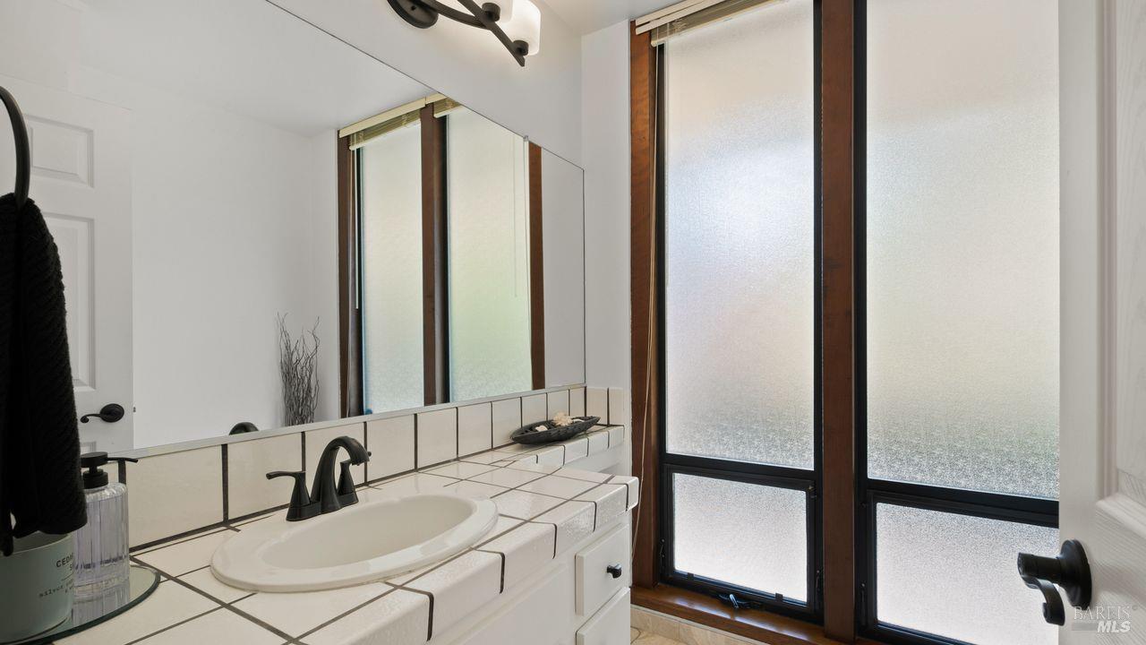 Detail Gallery Image 28 of 42 For 170 Wild Horse Valley Dr, Novato,  CA 94947 - 5 Beds | 2/1 Baths