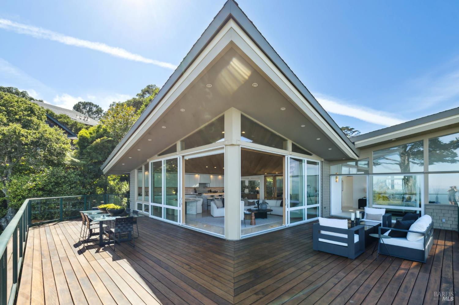Detail Gallery Image 14 of 66 For 15 Prospect Ave, Sausalito,  CA 94965 - 3 Beds | 3/2 Baths