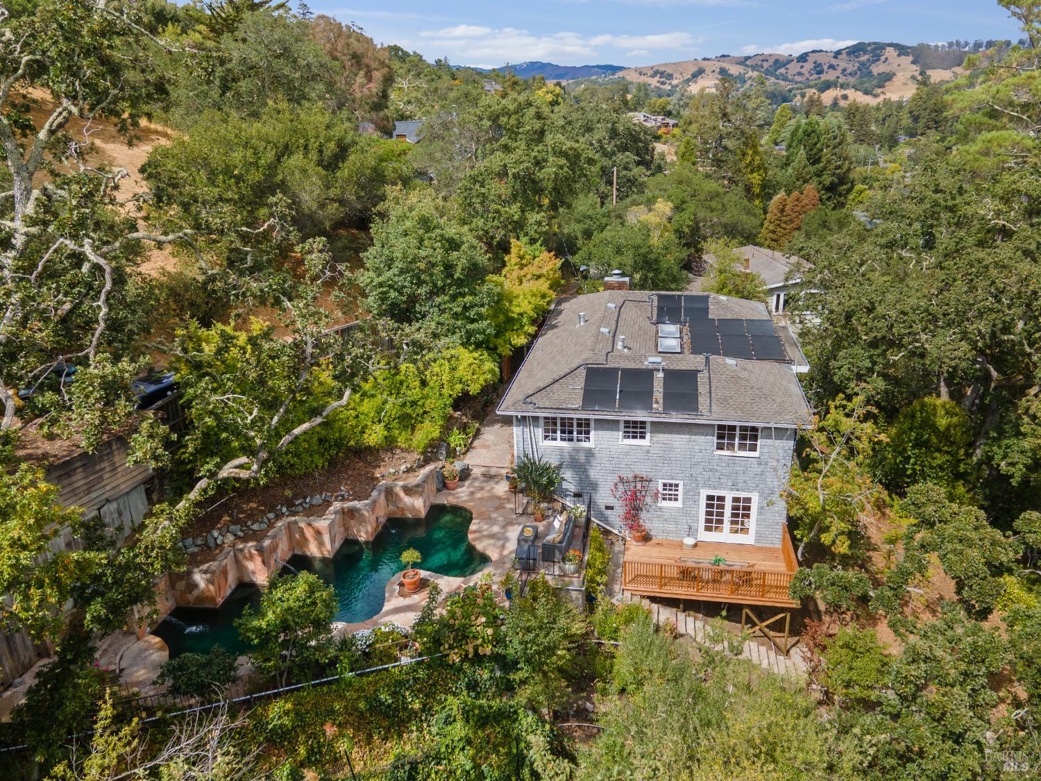 Detail Gallery Image 3 of 78 For 125 Oak Ave, San Anselmo,  CA 94960 - 5 Beds | 2/1 Baths