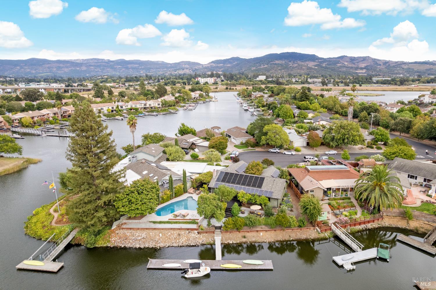 Detail Gallery Image 7 of 99 For 773 Magellan Way, Napa,  CA 94559 - 4 Beds | 3 Baths