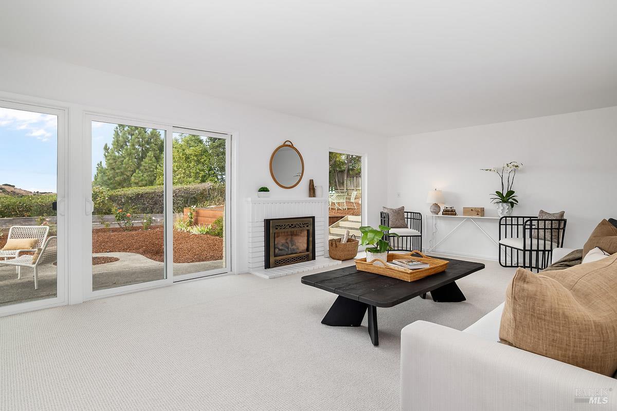 Detail Gallery Image 6 of 50 For 121 San Marino Dr, San Rafael,  CA 94901 - 3 Beds | 2 Baths