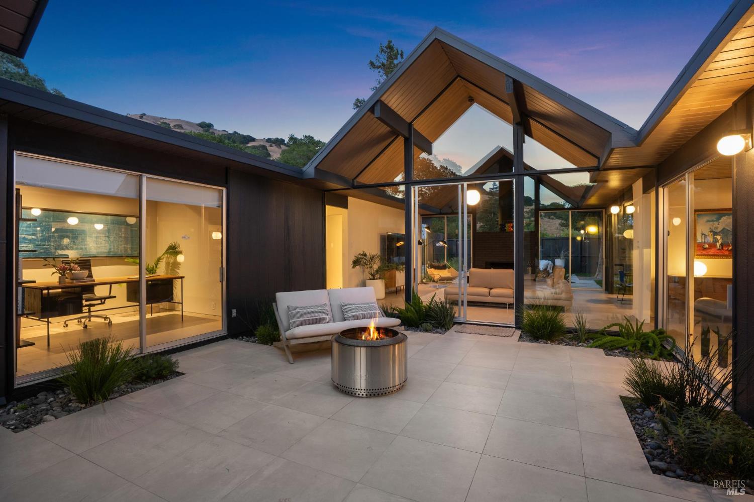 Detail Gallery Image 48 of 53 For 20 Mount Diablo Cir, San Rafael,  CA 94903 - 5 Beds | 2 Baths
