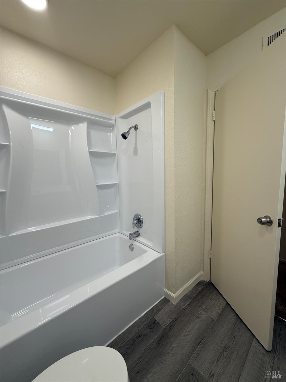 Detail Gallery Image 8 of 17 For 137 Edwin Dr, Vacaville,  CA 95687 - 3 Beds | 2 Baths