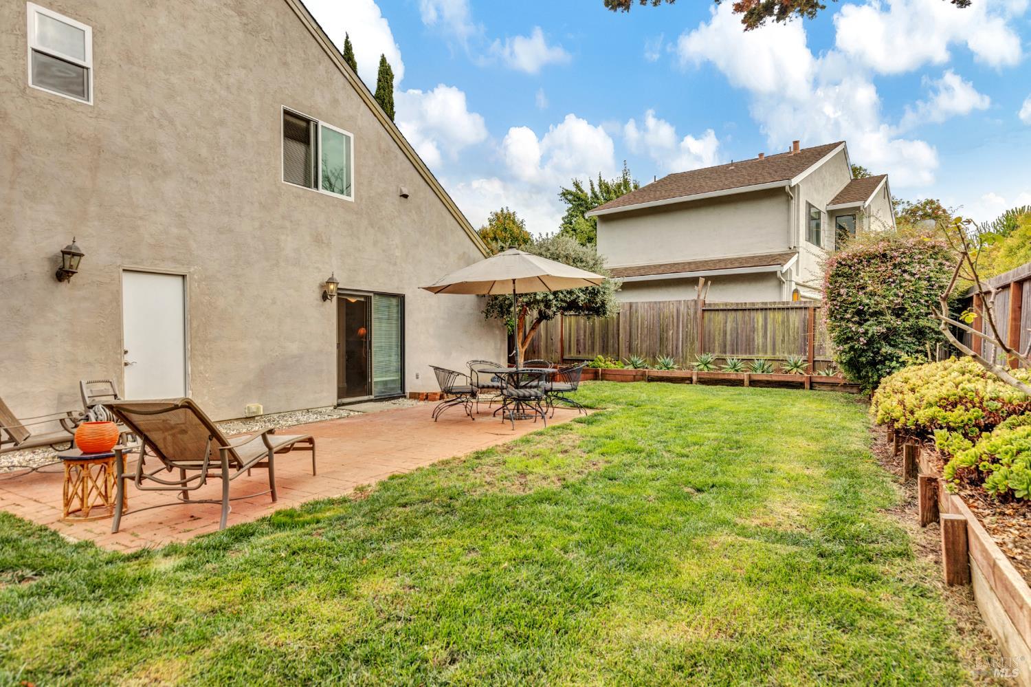 Detail Gallery Image 5 of 46 For 557 Willow Ct, Benicia,  CA 94510 - 2 Beds | 2/1 Baths