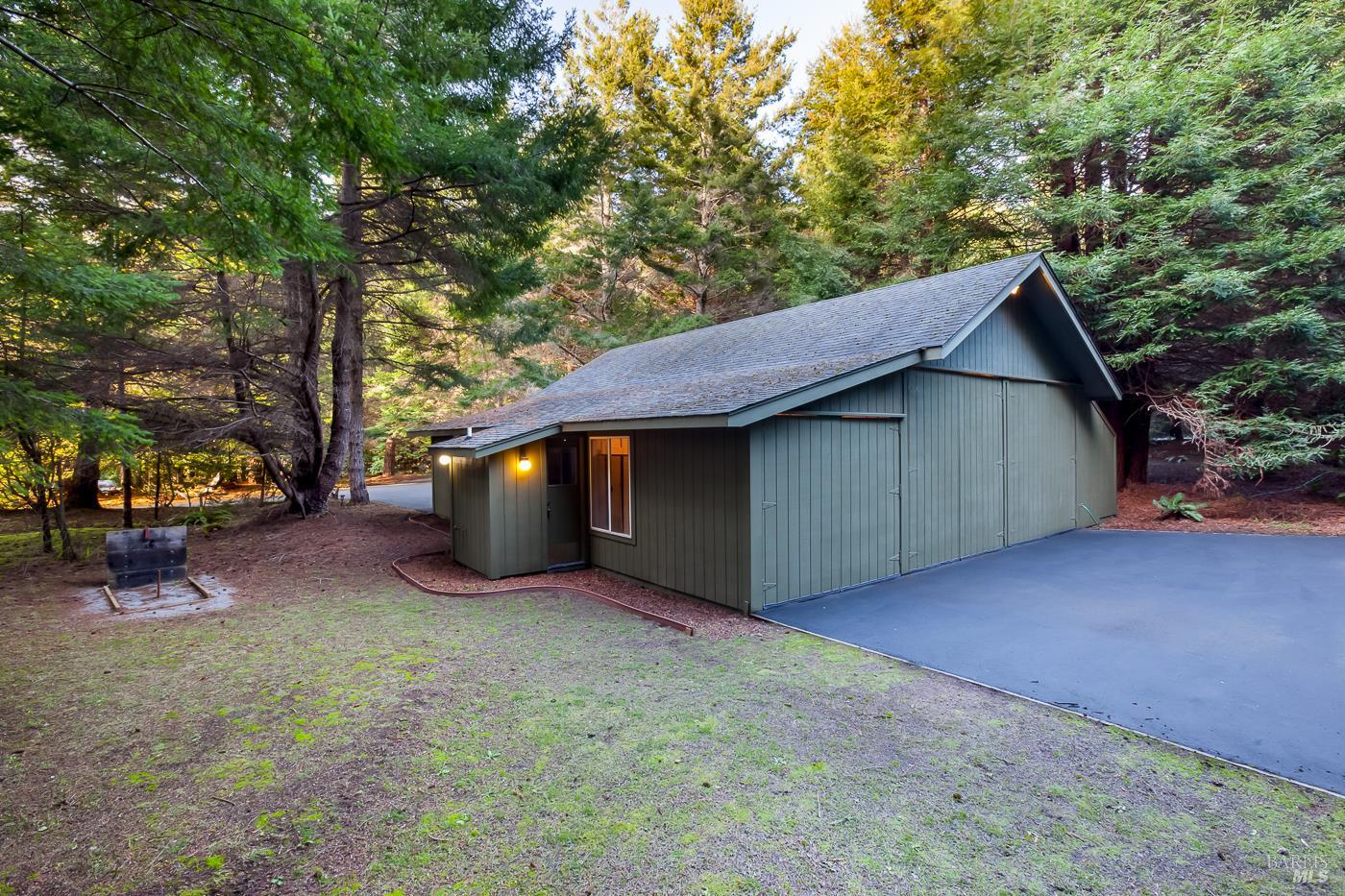 Detail Gallery Image 35 of 49 For 43850 Buckhorn Cove Rd, Little River_1,  CA 95456 - 3 Beds | 4/1 Baths