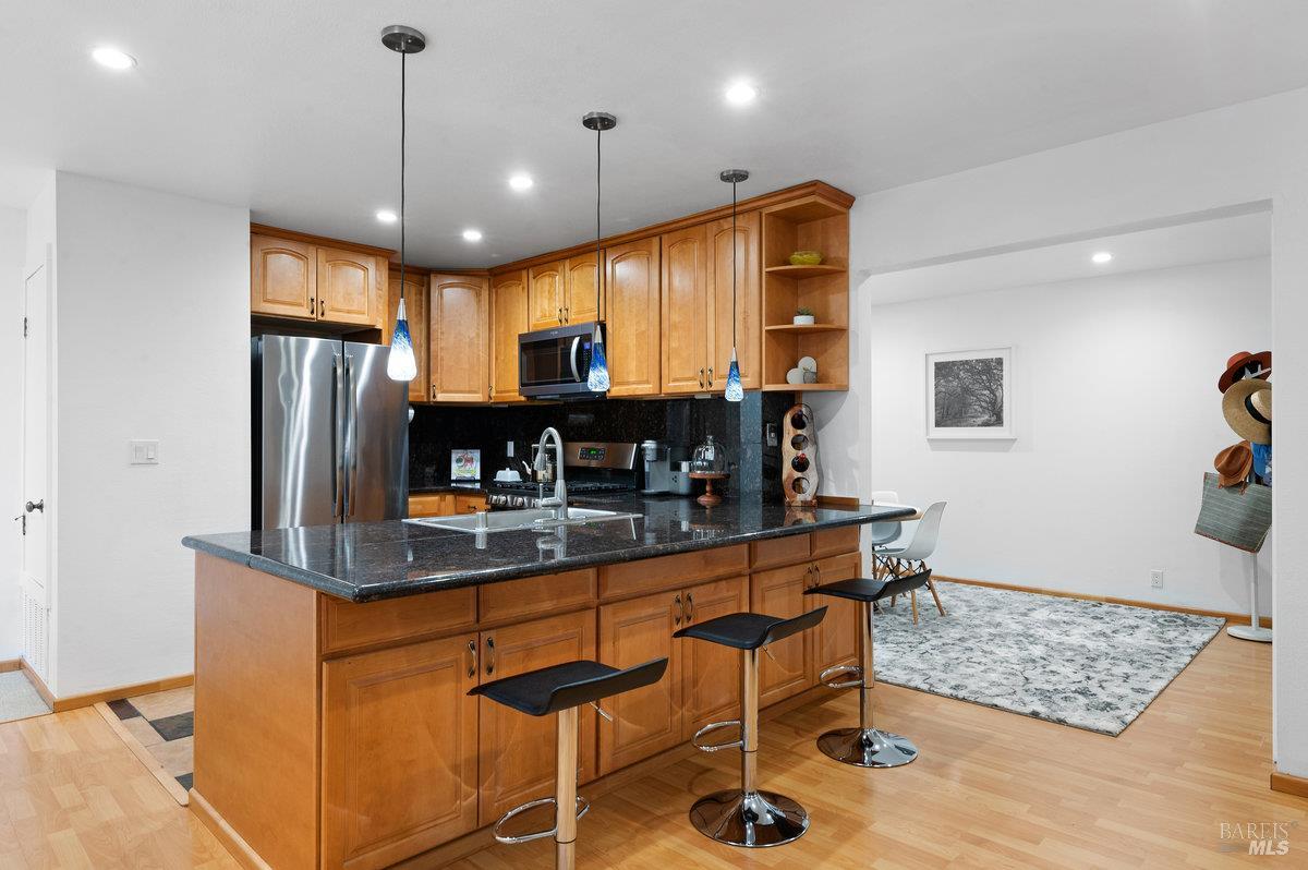 Detail Gallery Image 11 of 32 For 154 Professional Center Pkwy, San Rafael,  CA 94903 - 3 Beds | 2/1 Baths