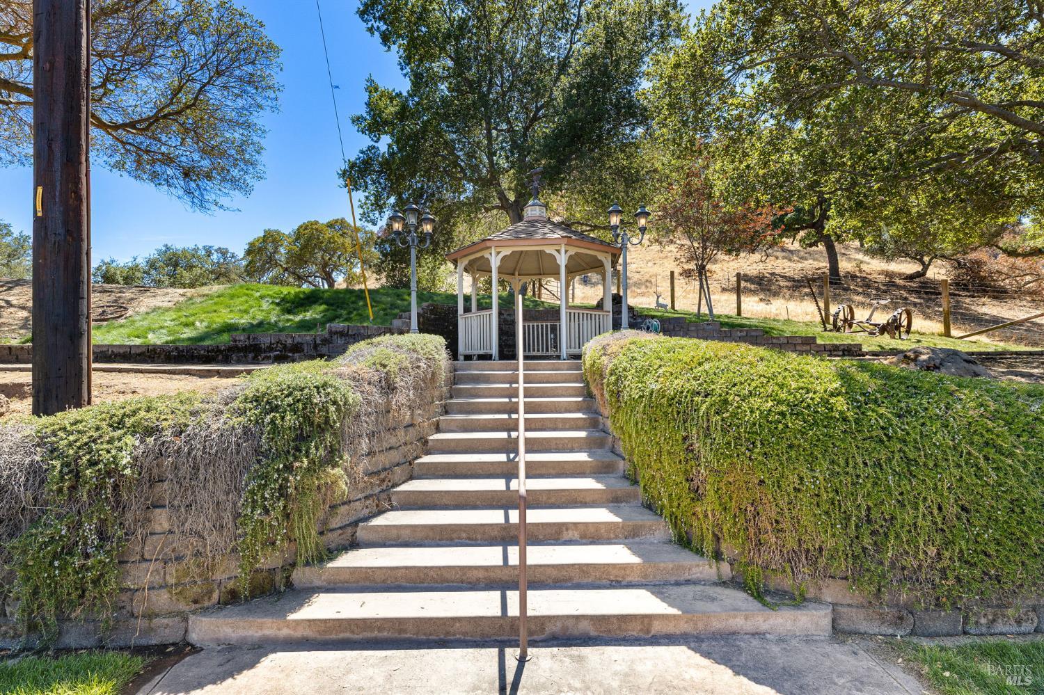 Detail Gallery Image 10 of 64 For 1850 Cravea Ln, Fairfield,  CA 94534 - 5 Beds | 2/1 Baths
