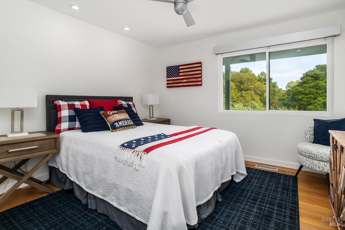 Detail Gallery Image 20 of 43 For 30 Toyon Ct, Corte Madera,  CA 94925 - 2 Beds | 2 Baths