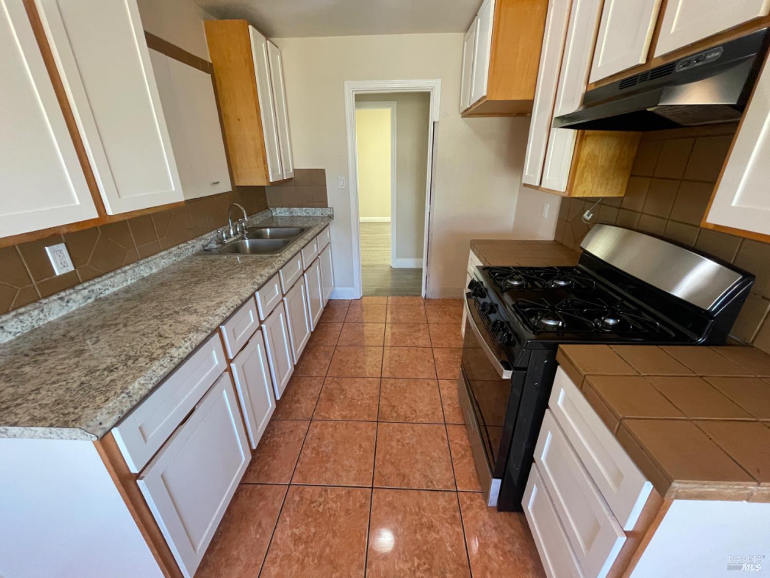 Detail Gallery Image 4 of 10 For 957 Oakwood Ave, Vallejo,  CA 94591 - 3 Beds | 1 Baths