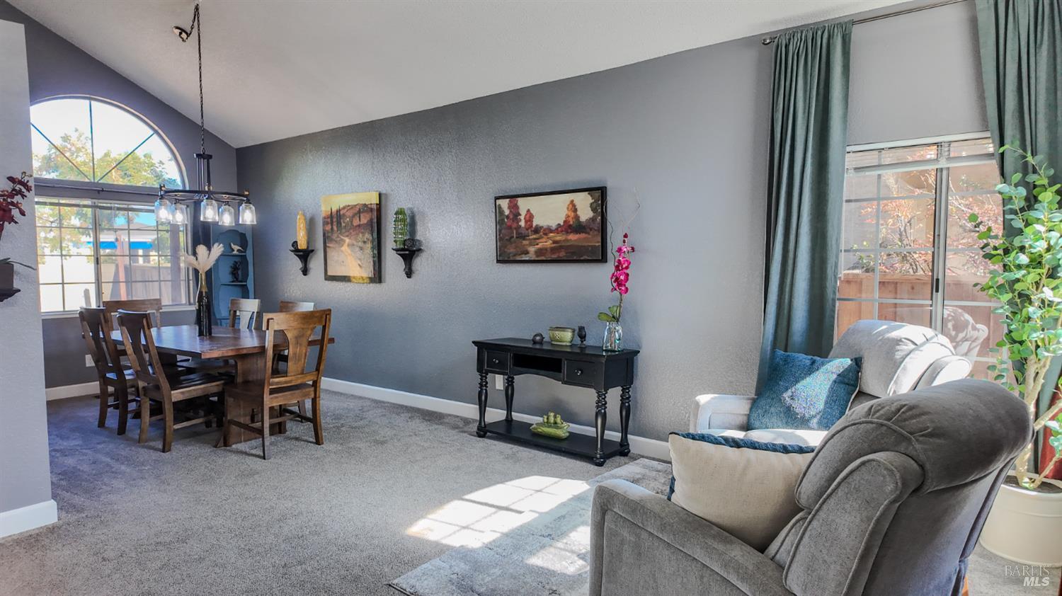 Detail Gallery Image 4 of 42 For 1124 Capistrano Ct, Fairfield,  CA 94534 - 4 Beds | 2/1 Baths
