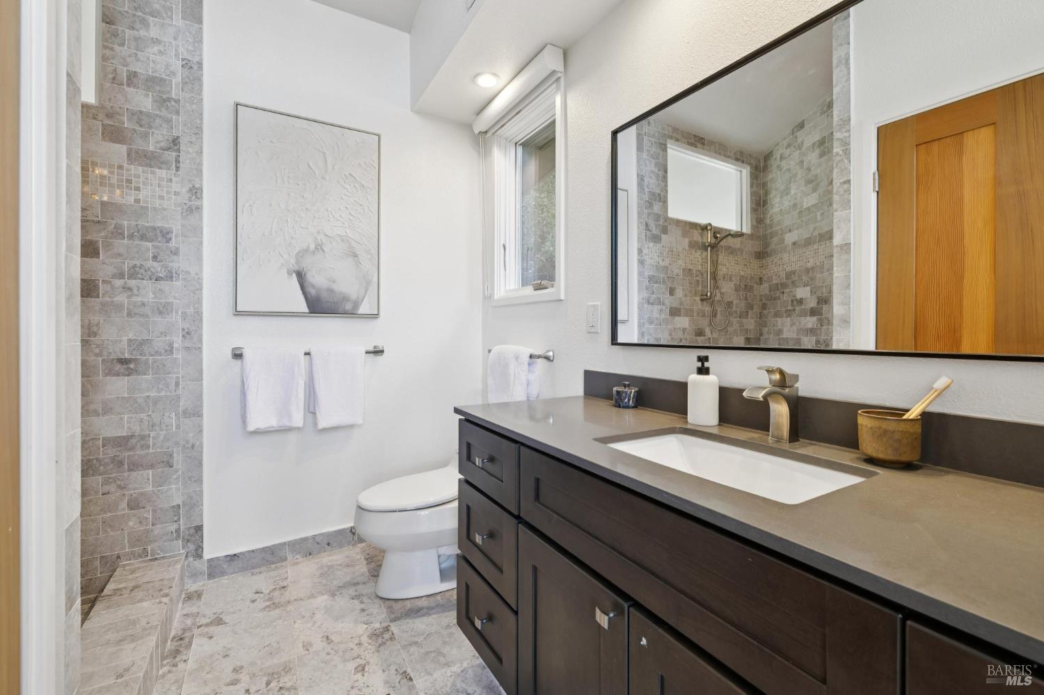 Detail Gallery Image 34 of 66 For 15 Prospect Ave, Sausalito,  CA 94965 - 3 Beds | 3/2 Baths