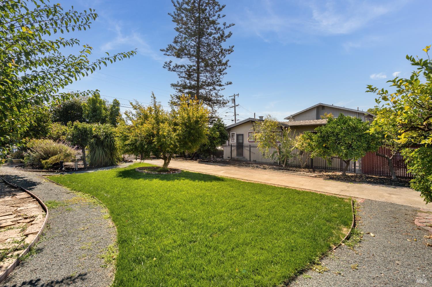 Detail Gallery Image 48 of 52 For 3009 Humboldt Ave, Oakland,  CA 94602 - 5 Beds | 2 Baths