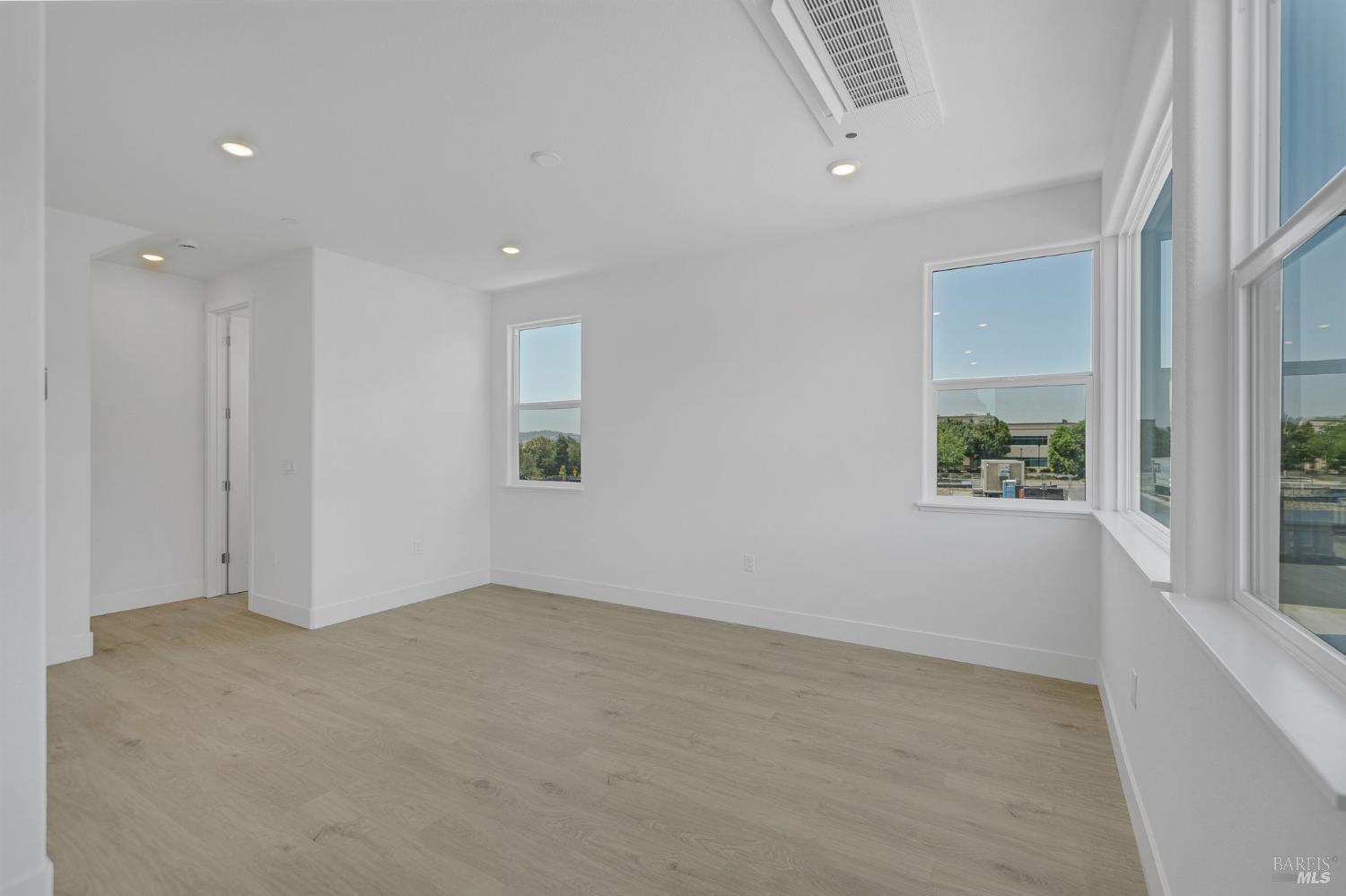 Detail Gallery Image 11 of 23 For 299 Hermes Cmn, Livermore,  CA 94551 - 1 Beds | 1/1 Baths