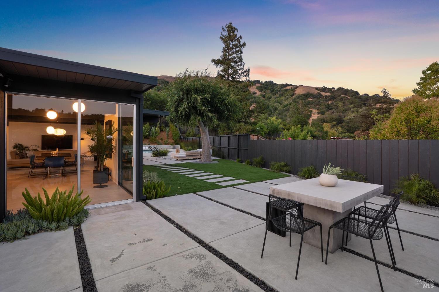Detail Gallery Image 51 of 53 For 20 Mount Diablo Cir, San Rafael,  CA 94903 - 5 Beds | 2 Baths