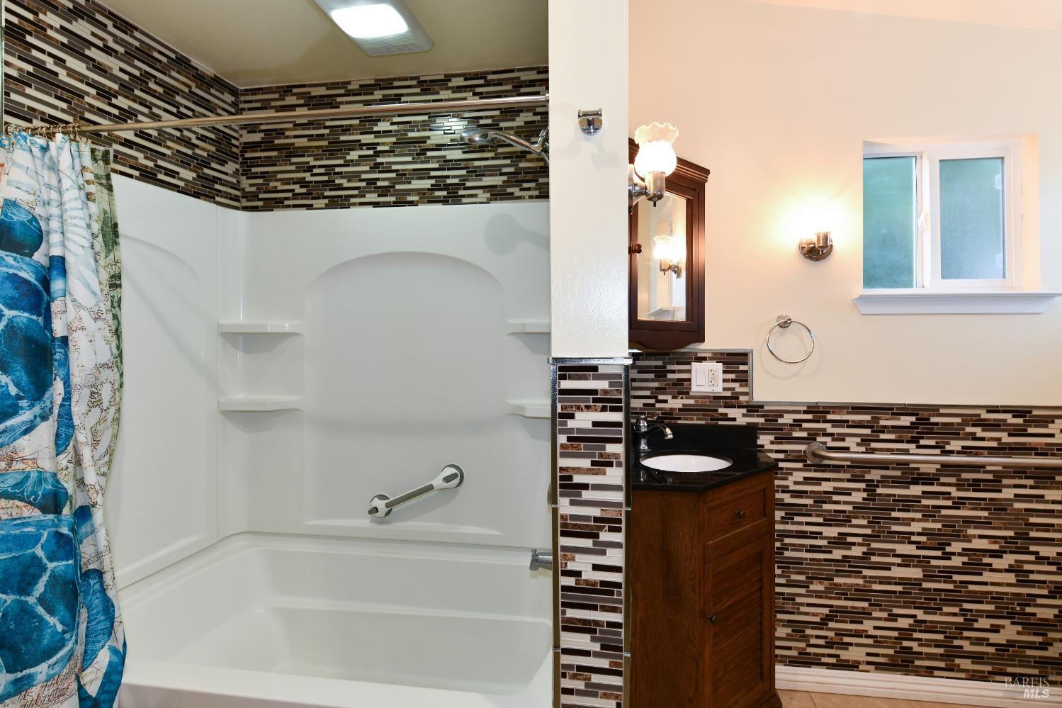 Detail Gallery Image 19 of 30 For 1215 Rutledge Ave, Santa Rosa,  CA 95404 - 4 Beds | 2 Baths