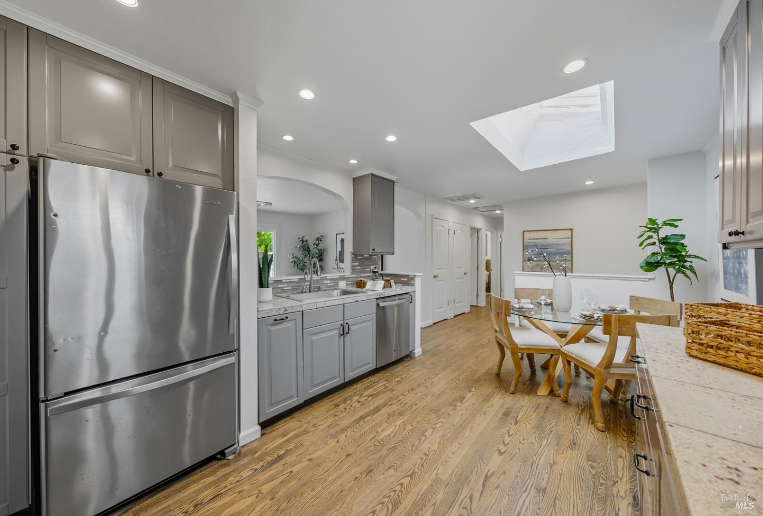 Detail Gallery Image 7 of 23 For 637 Saint Francis Dr, Petaluma,  CA 94954 - 3 Beds | 1 Baths