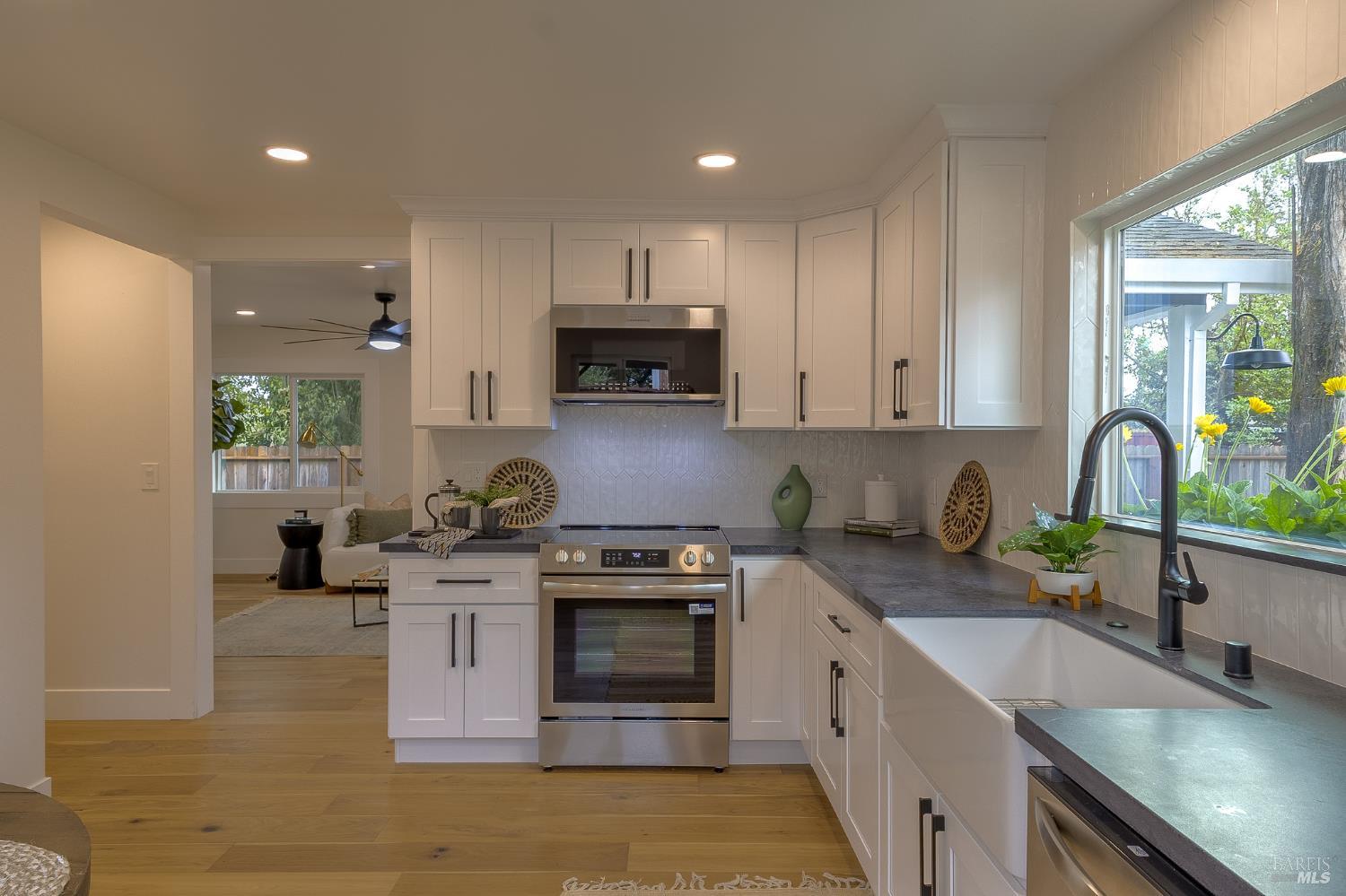 Detail Gallery Image 14 of 59 For 2711 Mark West Station Rd, Windsor,  CA 95492 - 4 Beds | 2 Baths