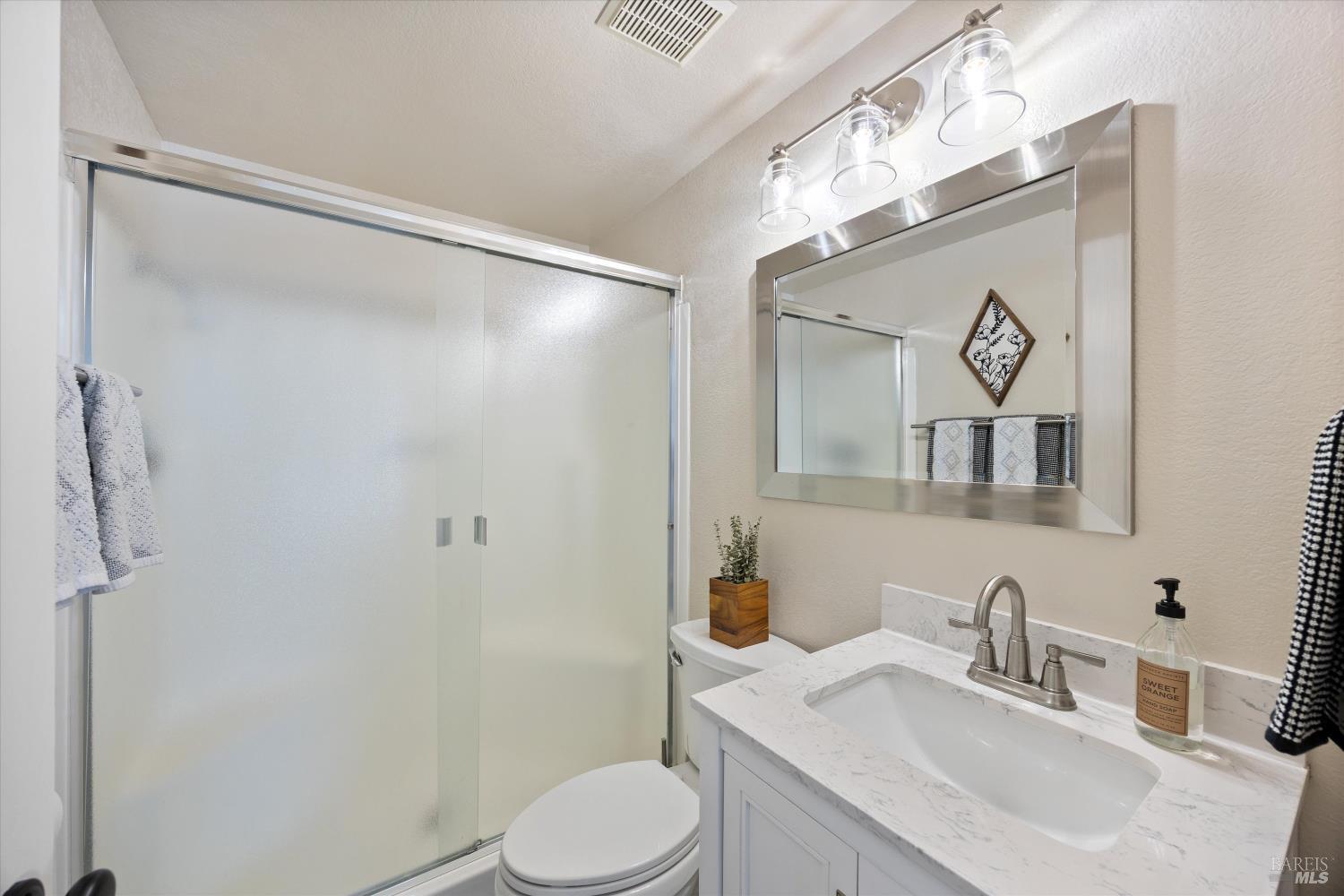 Detail Gallery Image 18 of 46 For 136 Suisun Ct, Vacaville,  CA 95688 - 4 Beds | 3 Baths
