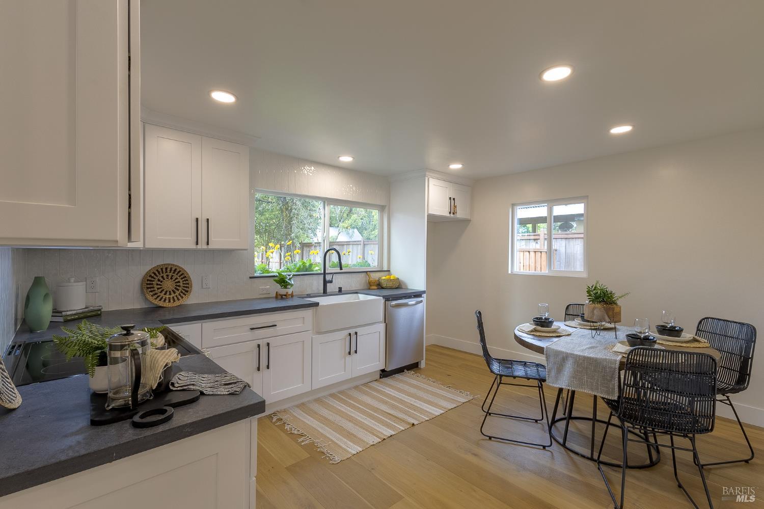 Detail Gallery Image 11 of 59 For 2711 Mark West Station Rd, Windsor,  CA 95492 - 4 Beds | 2 Baths