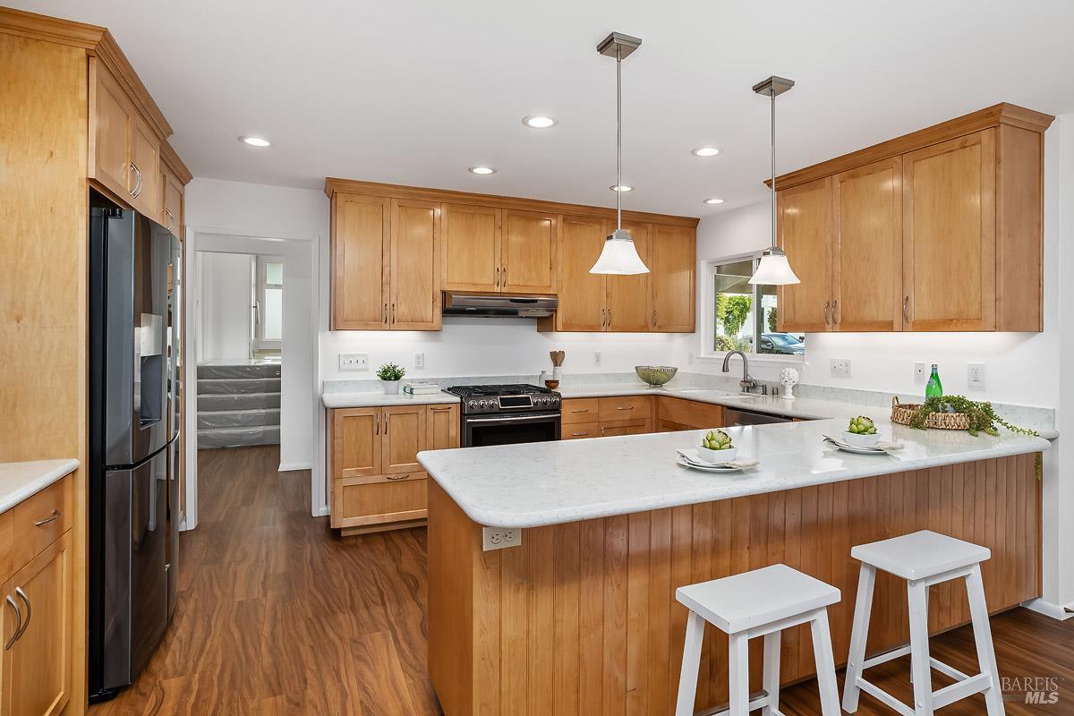 Detail Gallery Image 10 of 50 For 121 San Marino Dr, San Rafael,  CA 94901 - 3 Beds | 2 Baths