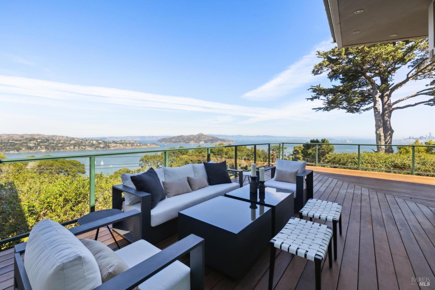 Detail Gallery Image 12 of 66 For 15 Prospect Ave, Sausalito,  CA 94965 - 3 Beds | 3/2 Baths