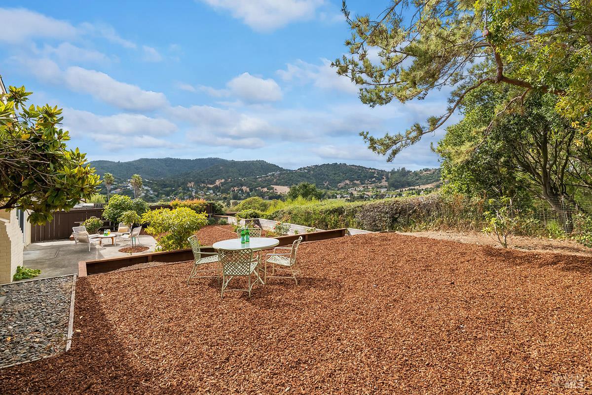 Detail Gallery Image 23 of 50 For 121 San Marino Dr, San Rafael,  CA 94901 - 3 Beds | 2 Baths