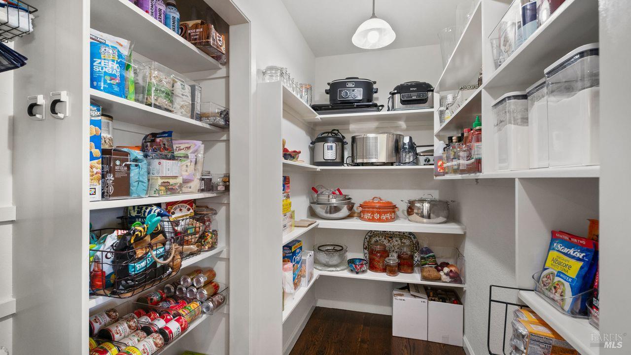 Detail Gallery Image 17 of 42 For 170 Wild Horse Valley Dr, Novato,  CA 94947 - 5 Beds | 2/1 Baths