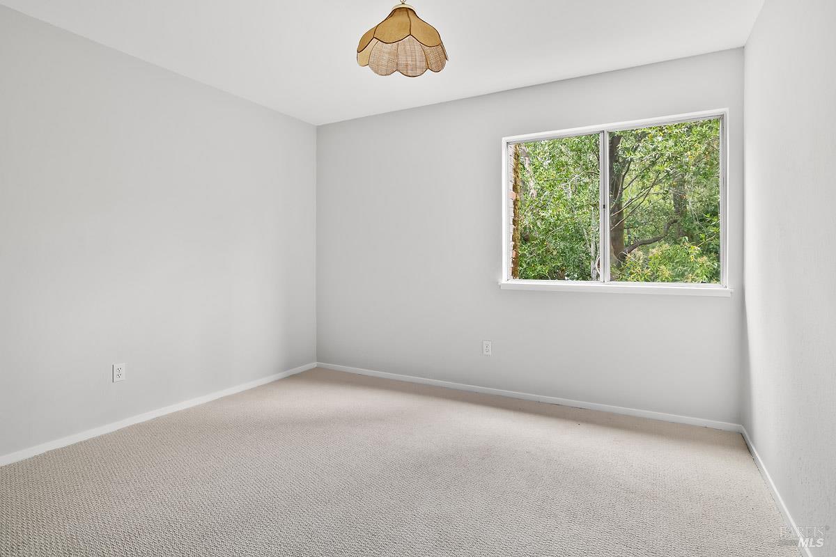 Detail Gallery Image 16 of 23 For 3 Glen Dr, Fairfax,  CA 94930 - 3 Beds | 2/1 Baths