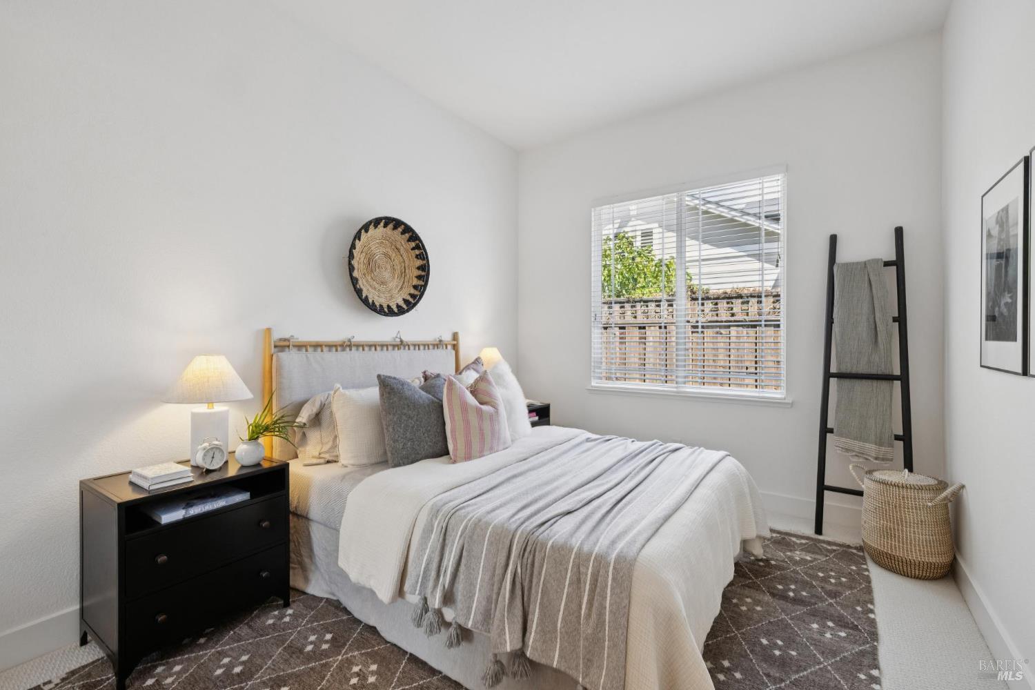 Detail Gallery Image 34 of 49 For 221 Spindle Ct, San Rafael,  CA 94903 - 4 Beds | 4 Baths
