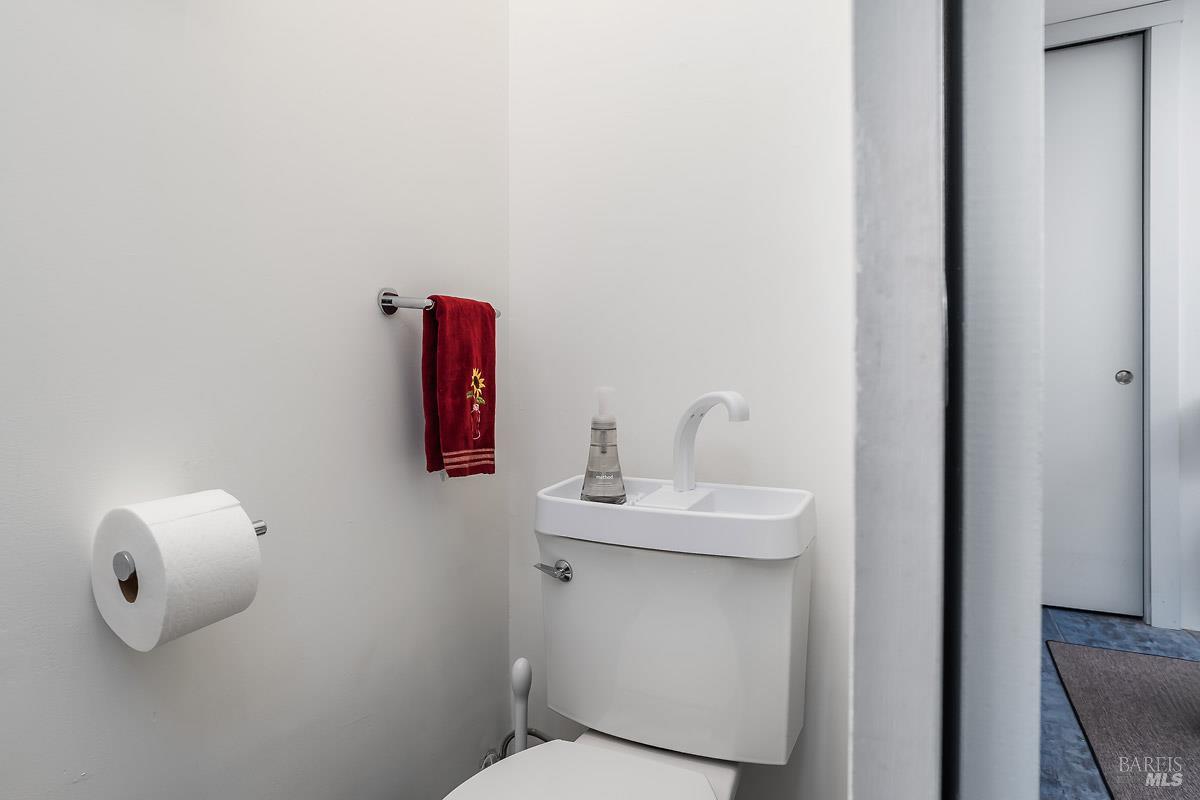 Detail Gallery Image 30 of 43 For 30 Toyon Ct, Corte Madera,  CA 94925 - 2 Beds | 2 Baths