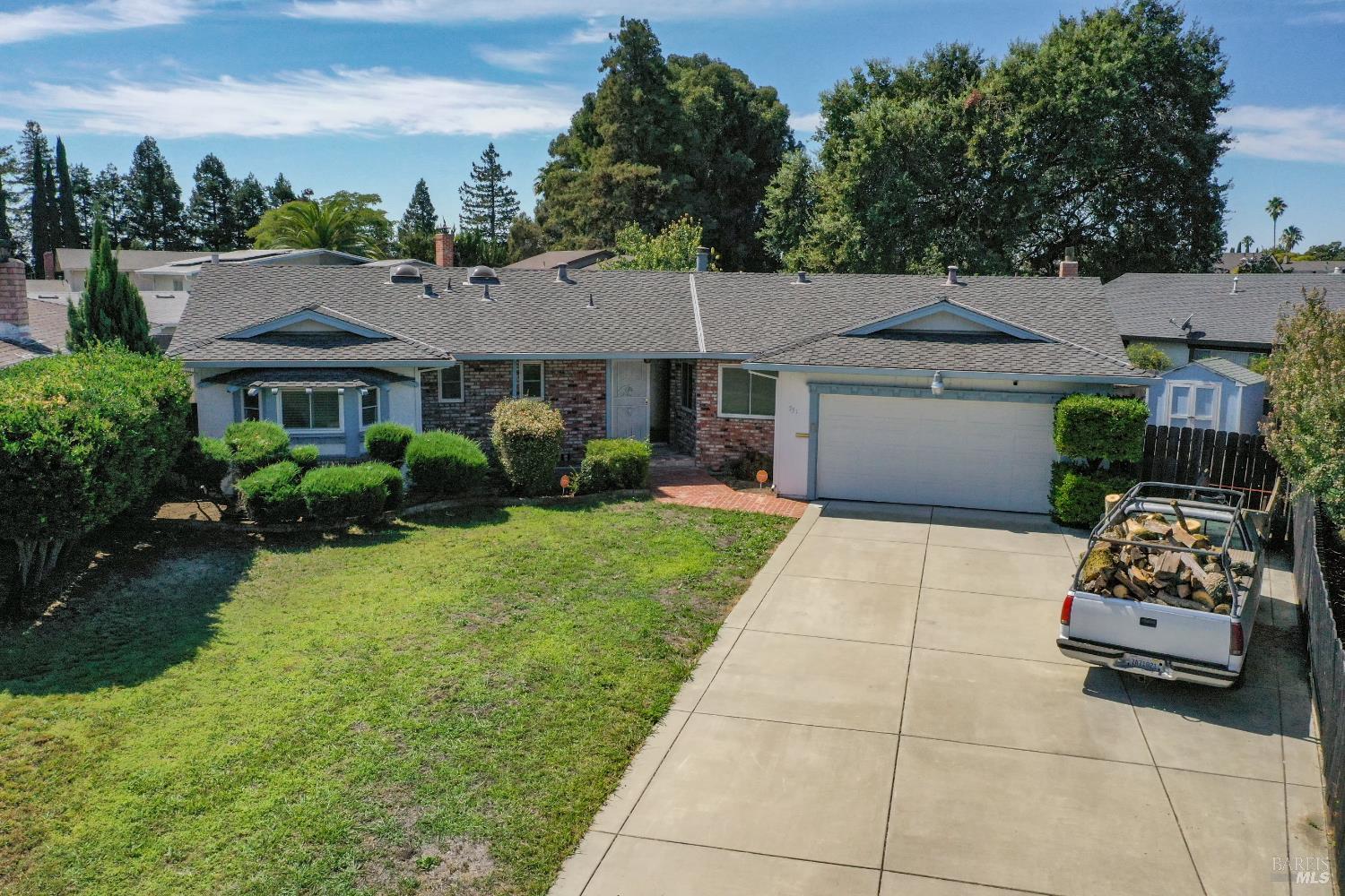 Detail Gallery Image 3 of 48 For 751 Hillcrest Ct, Fairfield,  CA 94533 - 3 Beds | 2 Baths