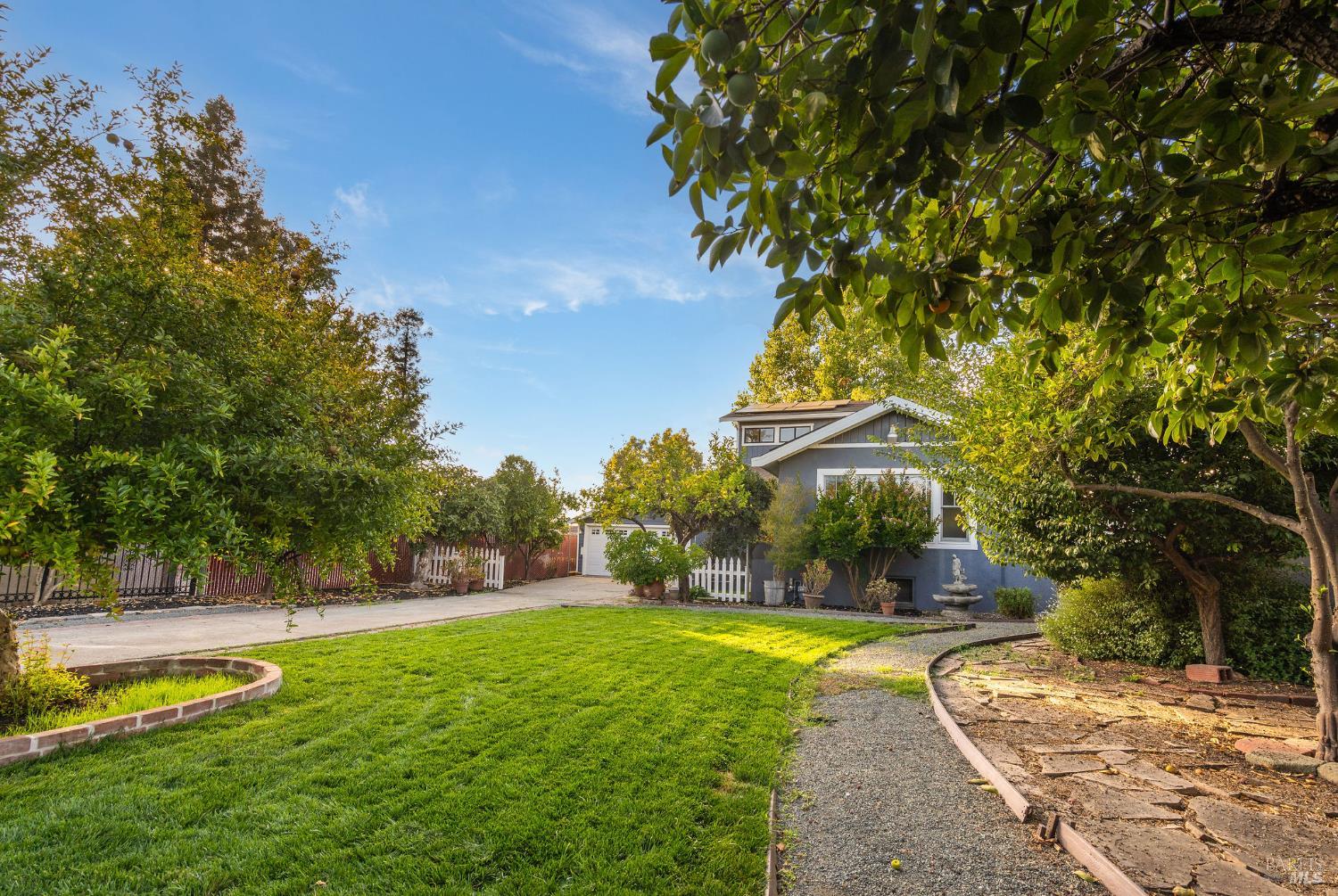 Detail Gallery Image 7 of 52 For 3009 Humboldt Ave, Oakland,  CA 94602 - 5 Beds | 2 Baths