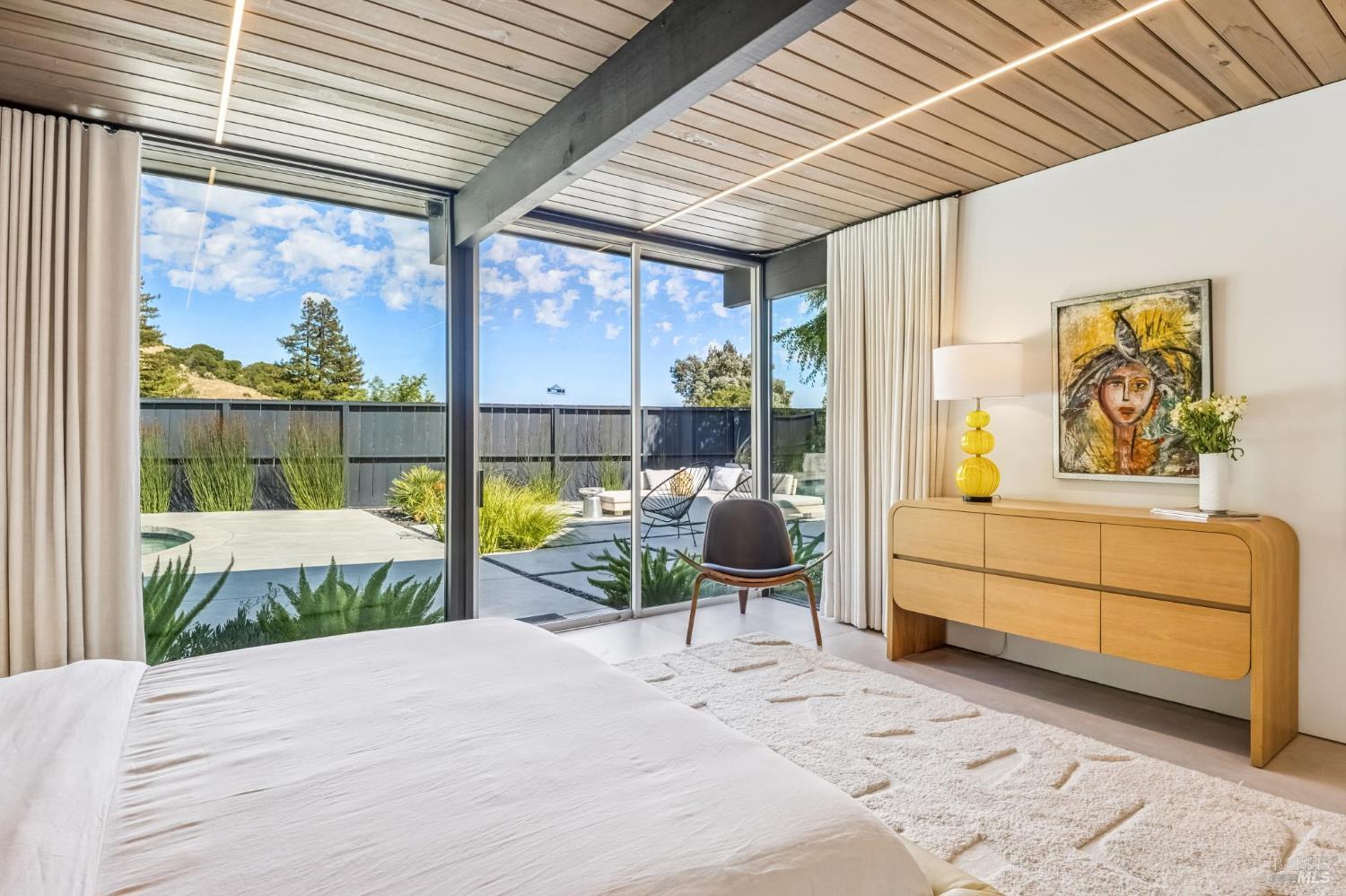 Detail Gallery Image 32 of 53 For 20 Mount Diablo Cir, San Rafael,  CA 94903 - 5 Beds | 2 Baths
