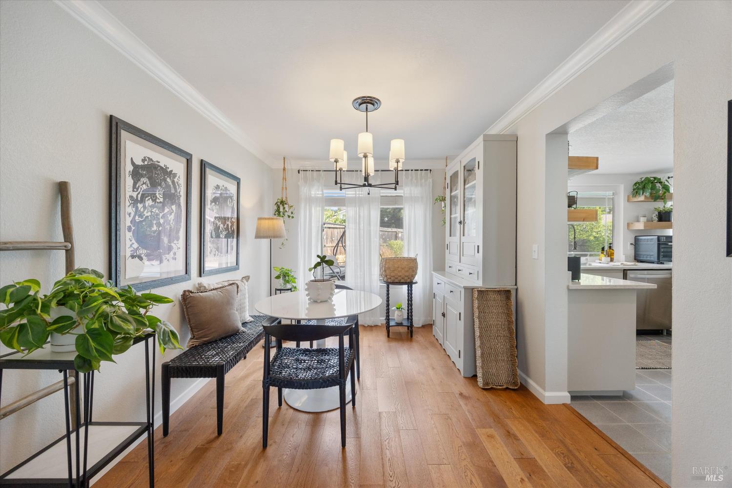 Detail Gallery Image 5 of 46 For 136 Suisun Ct, Vacaville,  CA 95688 - 4 Beds | 3 Baths