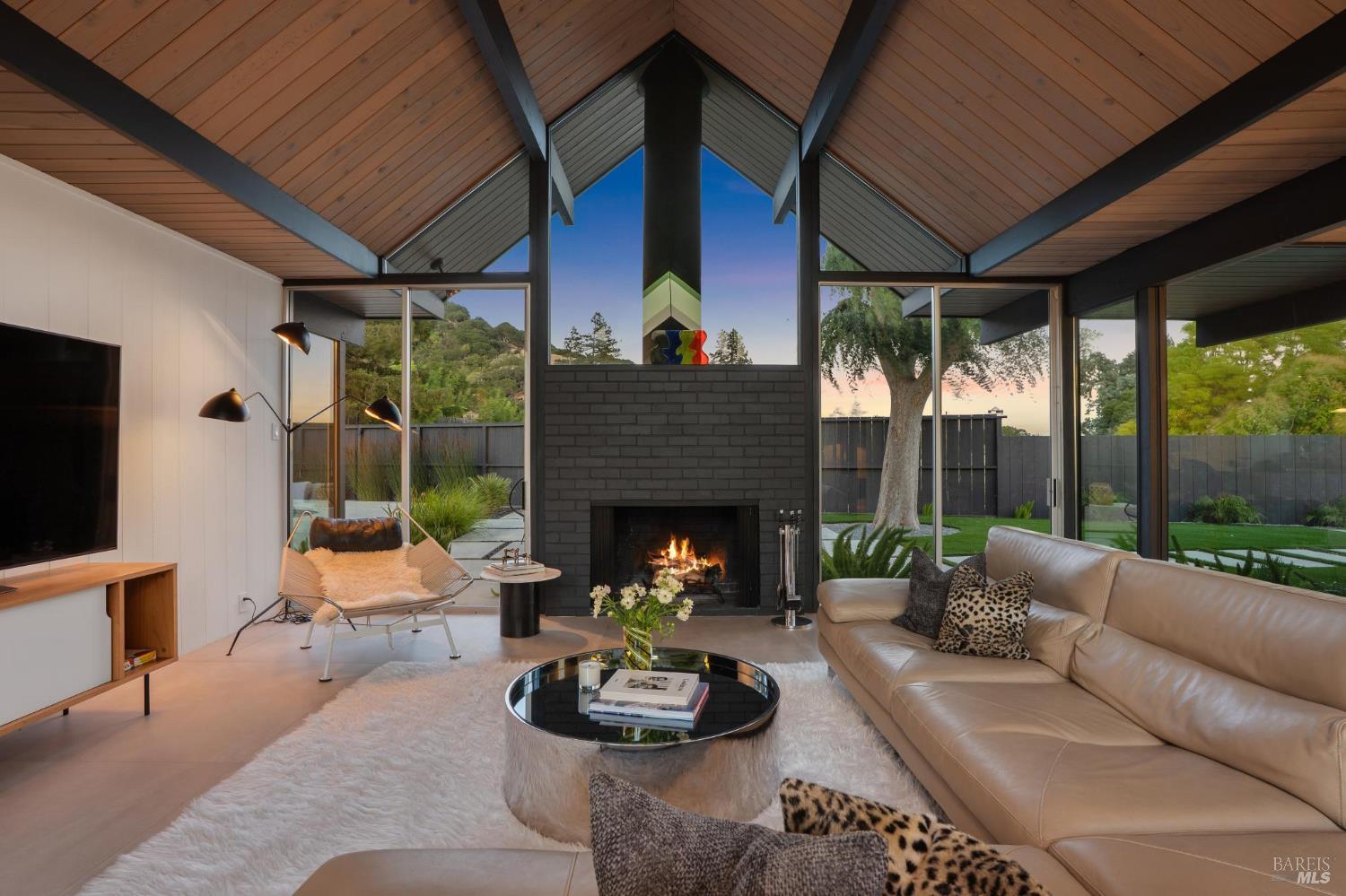 Detail Gallery Image 49 of 53 For 20 Mount Diablo Cir, San Rafael,  CA 94903 - 5 Beds | 2 Baths