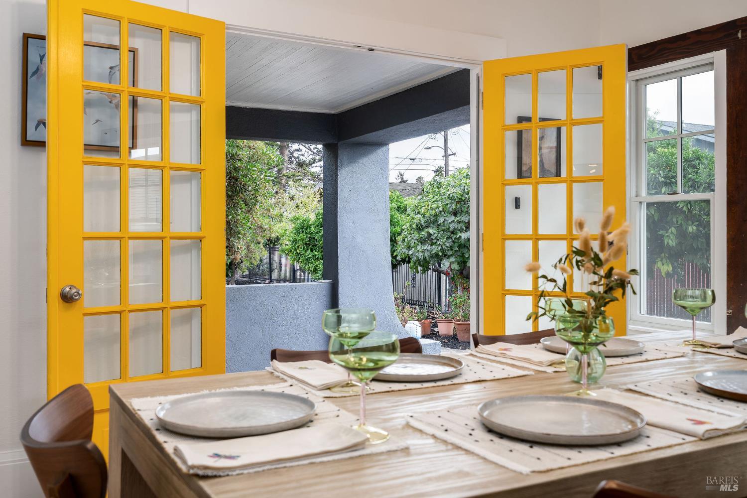 Detail Gallery Image 3 of 52 For 3009 Humboldt Ave, Oakland,  CA 94602 - 5 Beds | 2 Baths