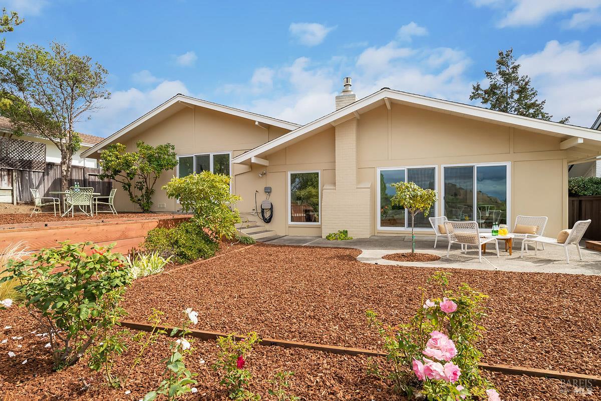 Detail Gallery Image 22 of 50 For 121 San Marino Dr, San Rafael,  CA 94901 - 3 Beds | 2 Baths