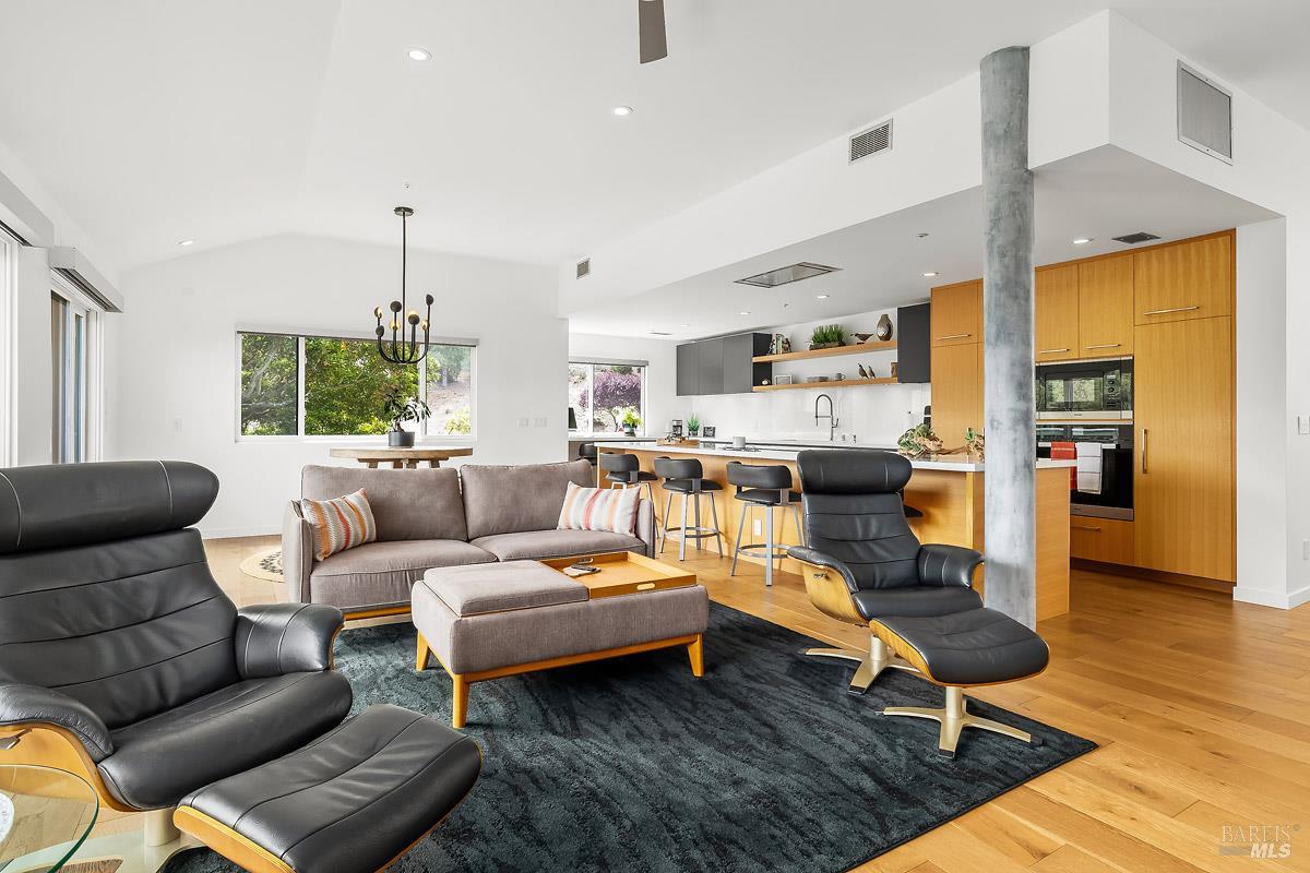 Detail Gallery Image 9 of 43 For 30 Toyon Ct, Corte Madera,  CA 94925 - 2 Beds | 2 Baths
