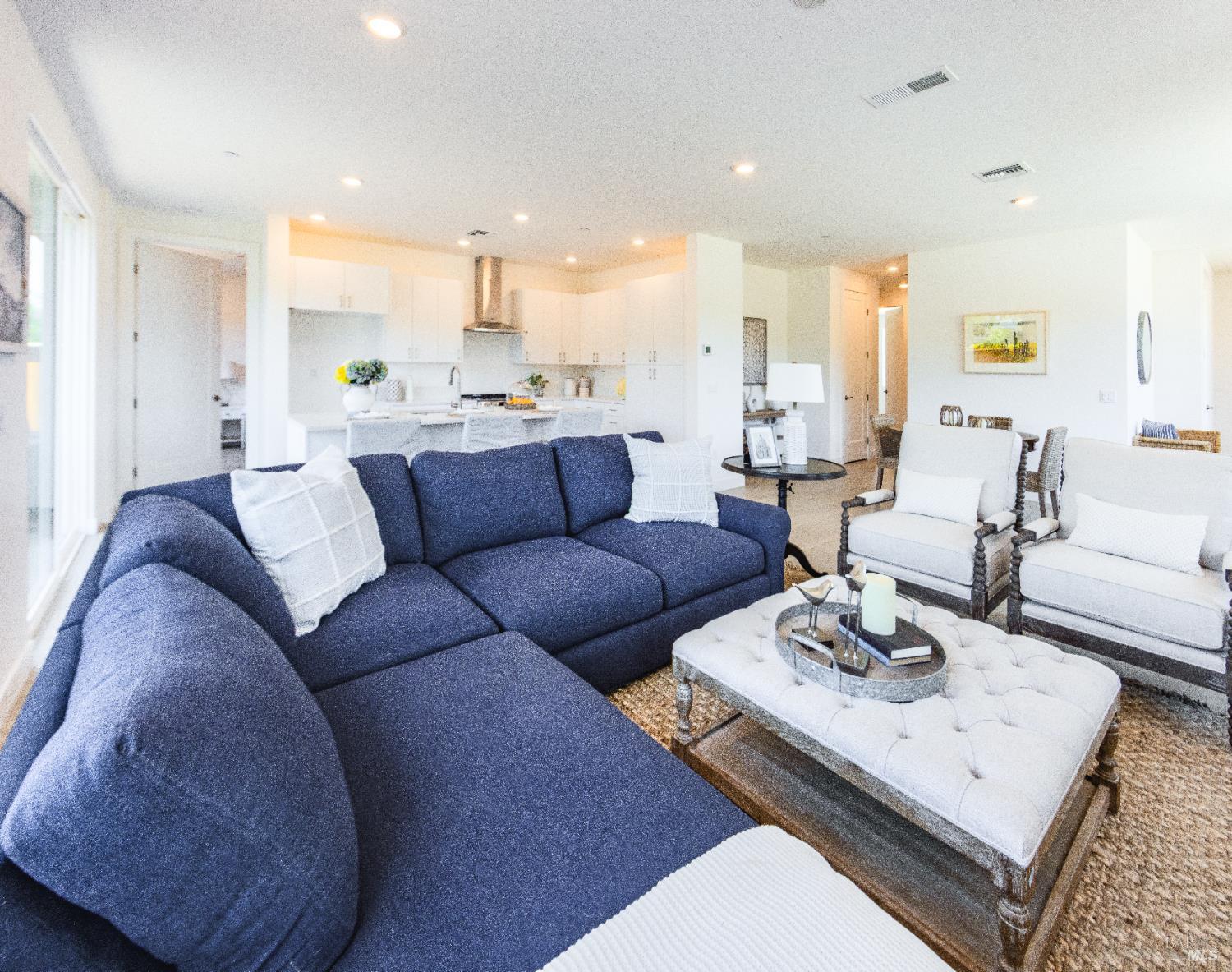 Detail Gallery Image 3 of 16 For 6601 Stone Bridge Rd, Santa Rosa,  CA 95409 - 3 Beds | 2 Baths