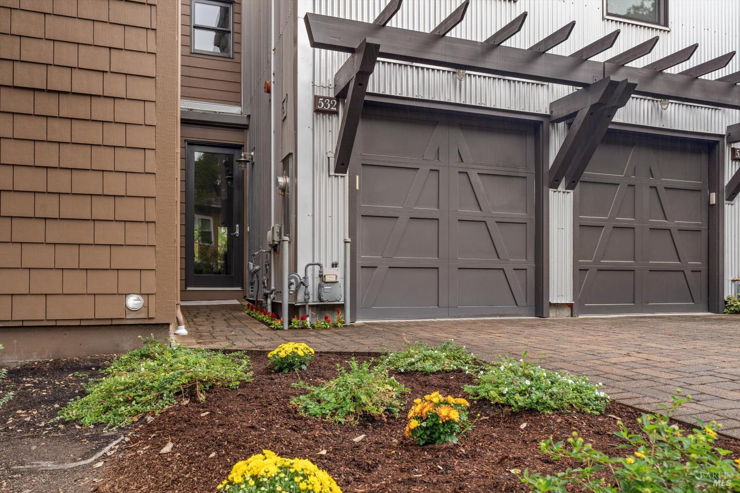 Detail Gallery Image 3 of 30 For 532 Grove St, Healdsburg,  CA 95448 - 2 Beds | 1/1 Baths