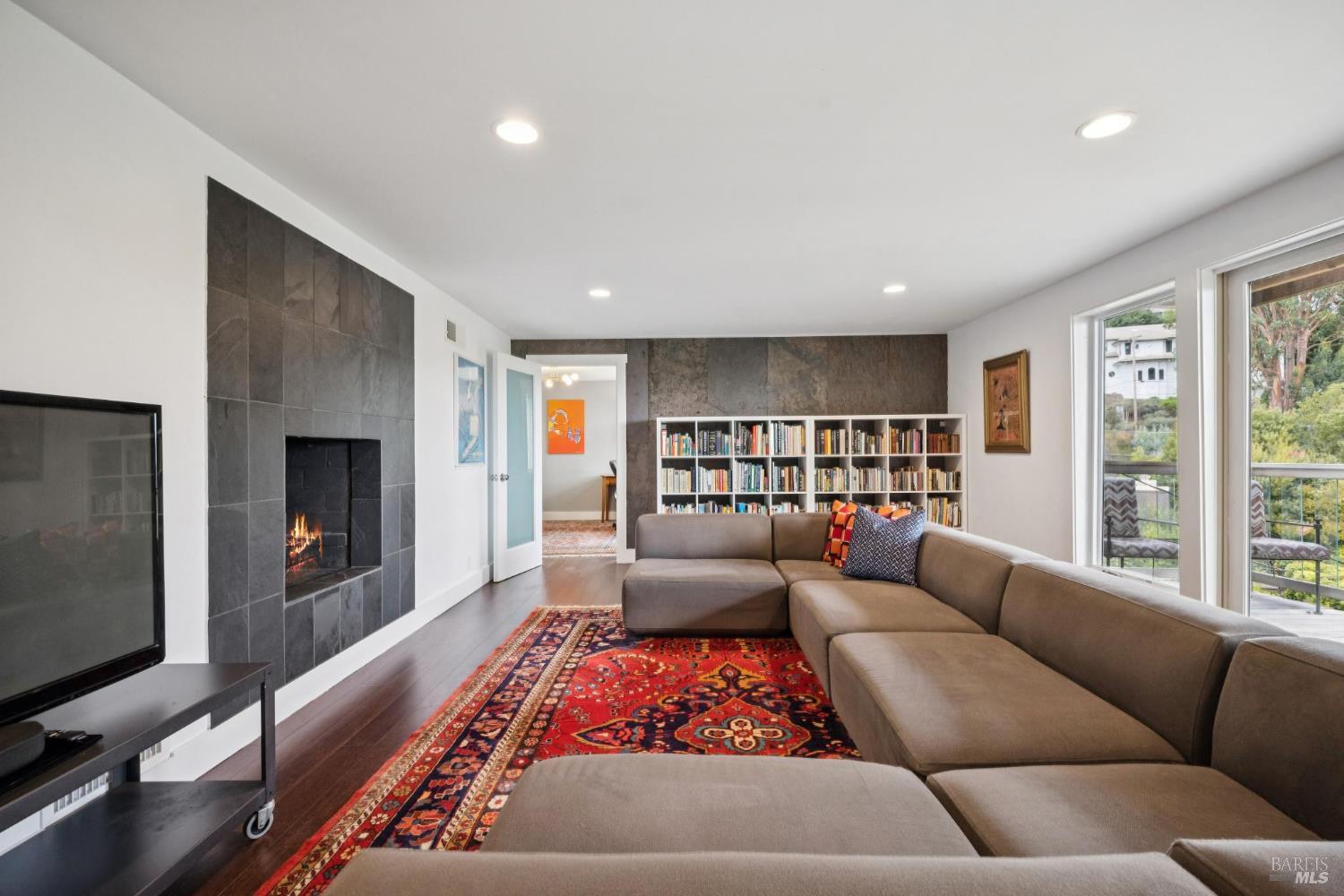 Detail Gallery Image 23 of 38 For 102 Marina Court Dr, San Rafael,  CA 94901 - 4 Beds | 3 Baths