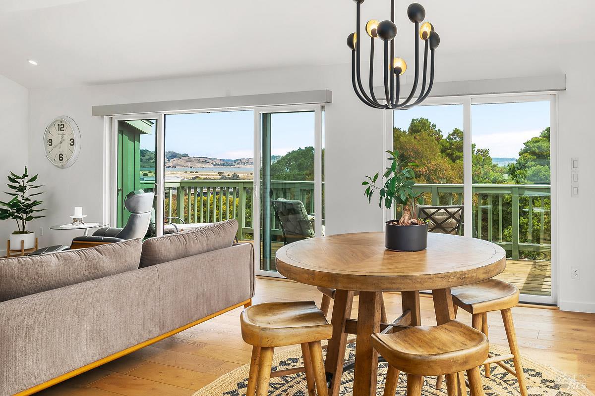 Detail Gallery Image 12 of 43 For 30 Toyon Ct, Corte Madera,  CA 94925 - 2 Beds | 2 Baths