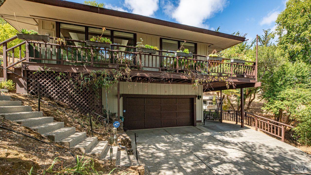 Detail Gallery Image 3 of 42 For 170 Wild Horse Valley Dr, Novato,  CA 94947 - 5 Beds | 2/1 Baths
