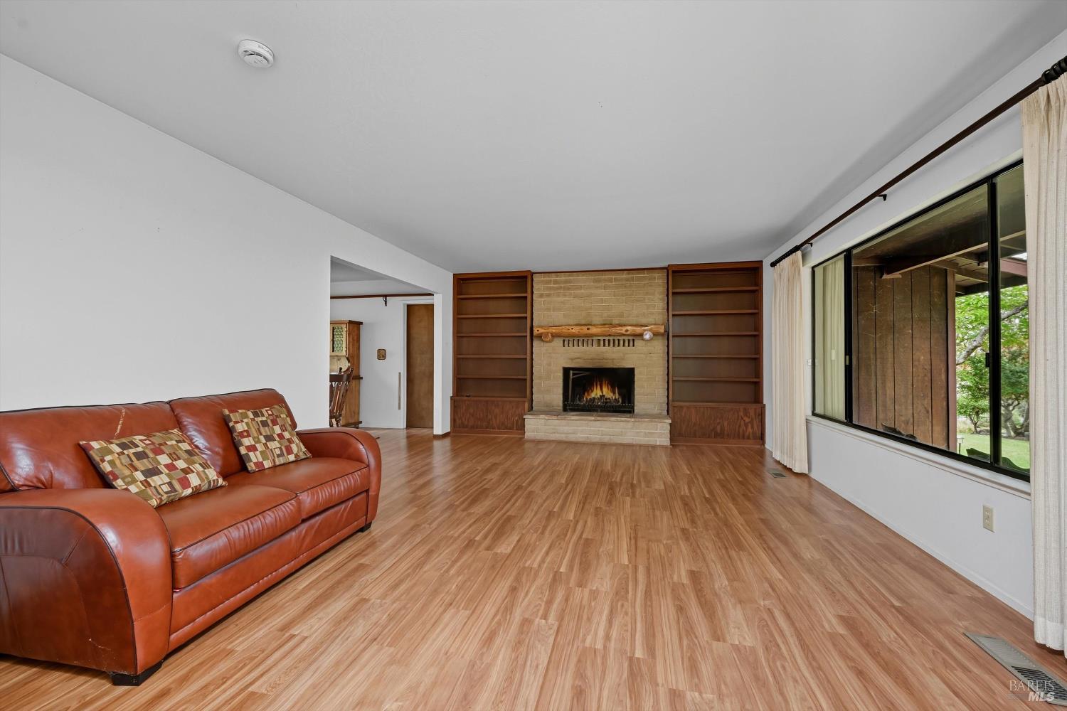 Detail Gallery Image 10 of 28 For 4295 E 3rd Ave, Napa,  CA 94558 - 3 Beds | 2 Baths
