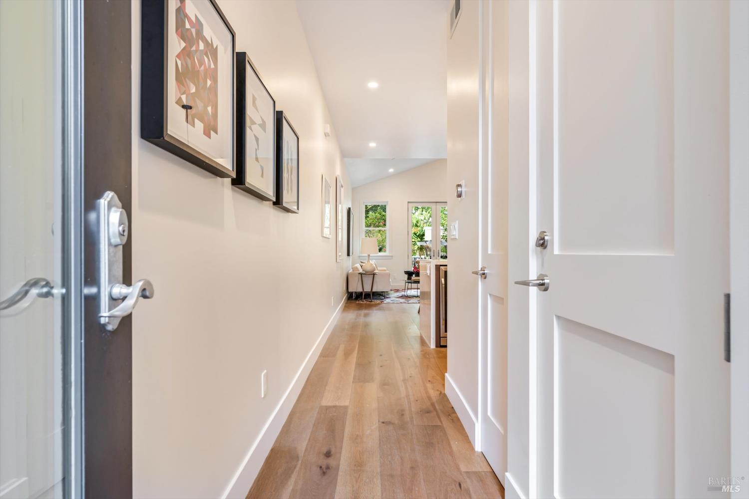 Detail Gallery Image 4 of 30 For 532 Grove St, Healdsburg,  CA 95448 - 2 Beds | 1/1 Baths