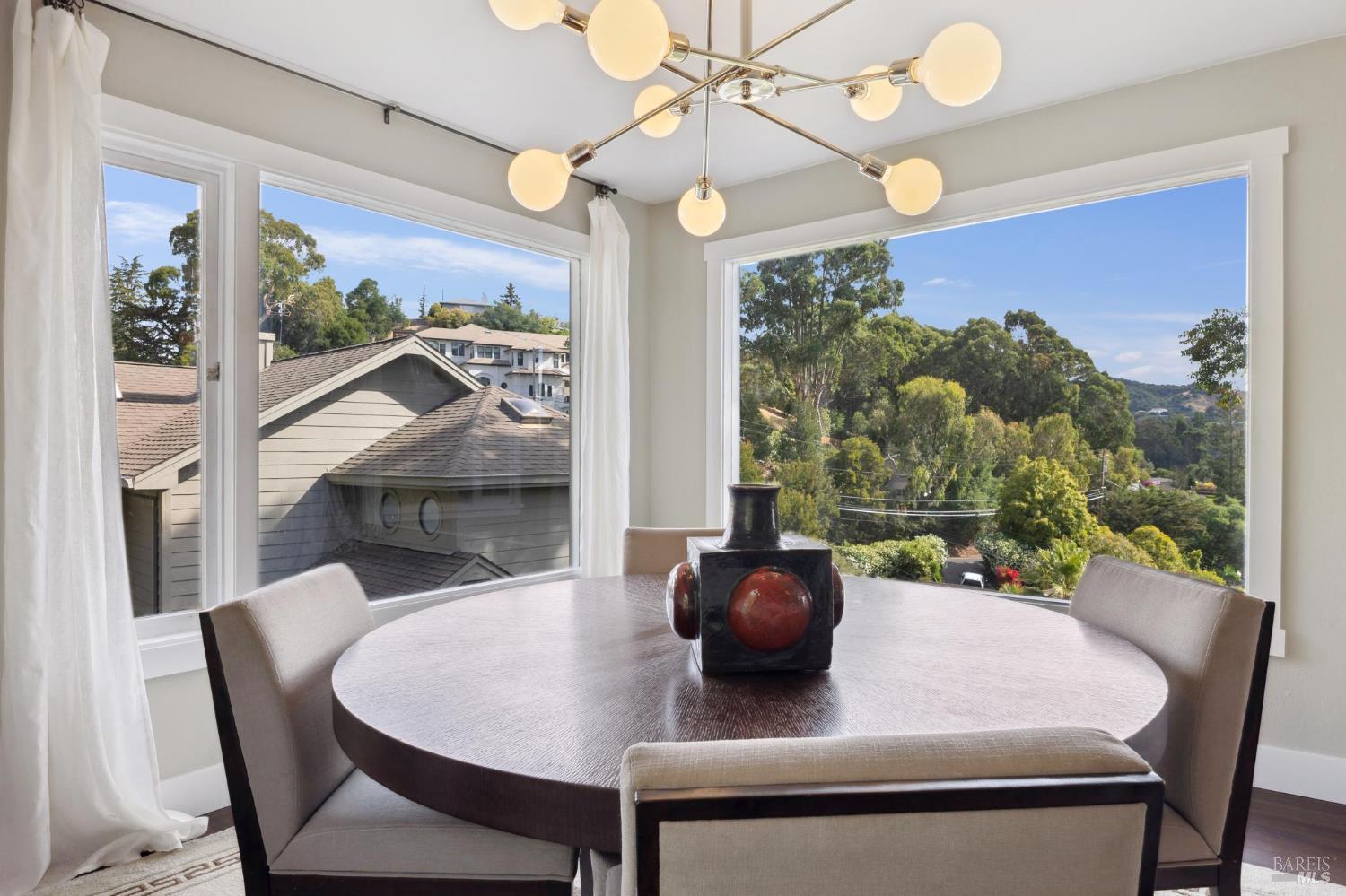 Detail Gallery Image 10 of 38 For 102 Marina Court Dr, San Rafael,  CA 94901 - 4 Beds | 3 Baths